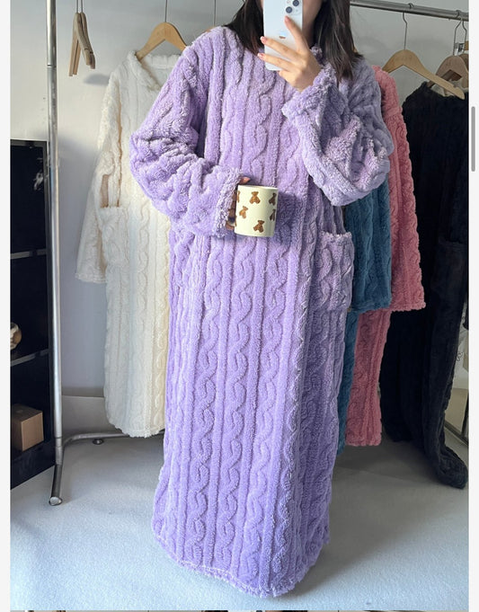 Mercedes - Pyjamas style robe