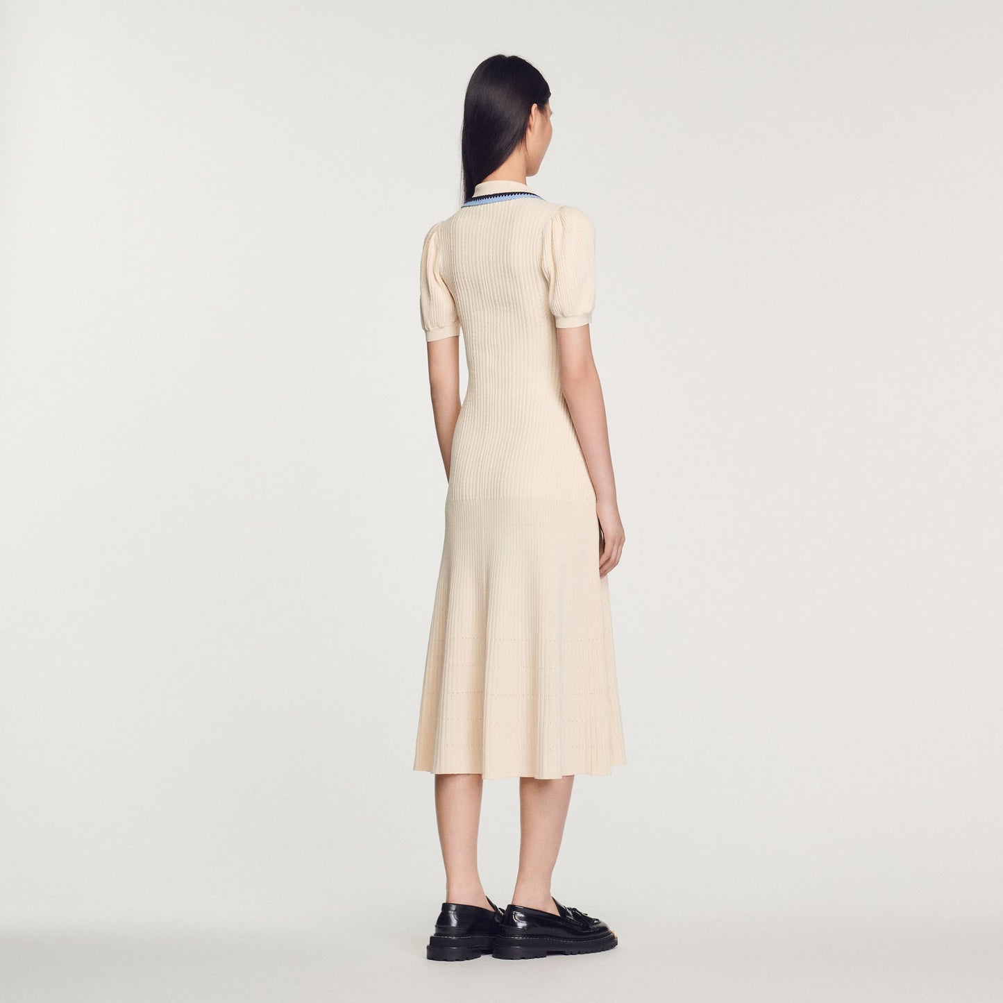 Nora – Robe longue texturée au style fluide et féminin