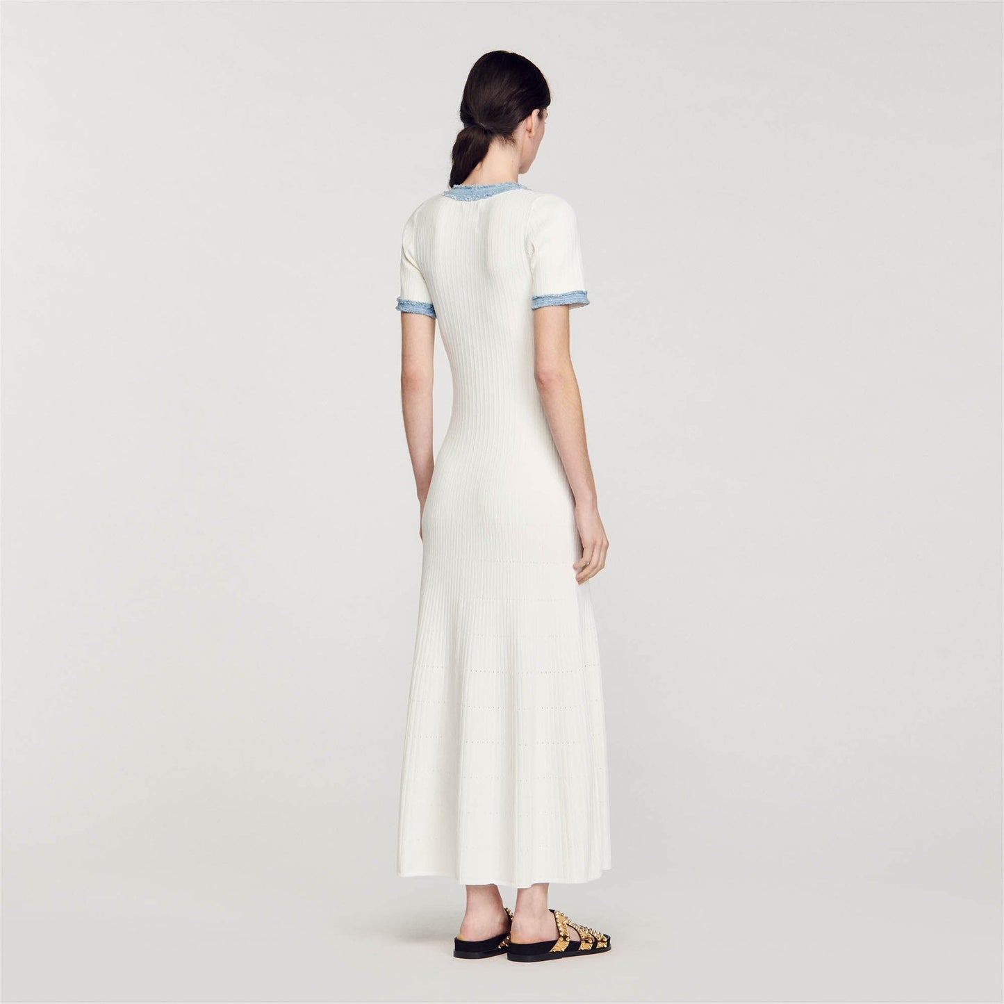 Nora – Robe longue texturée au style fluide et féminin