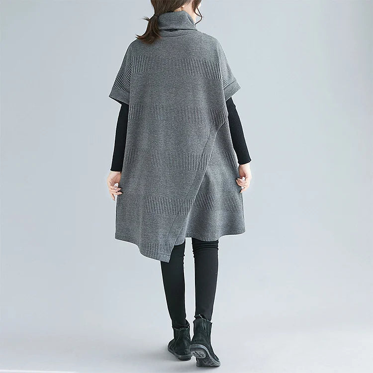 Bega – Robe fluide à col haut asymétrique