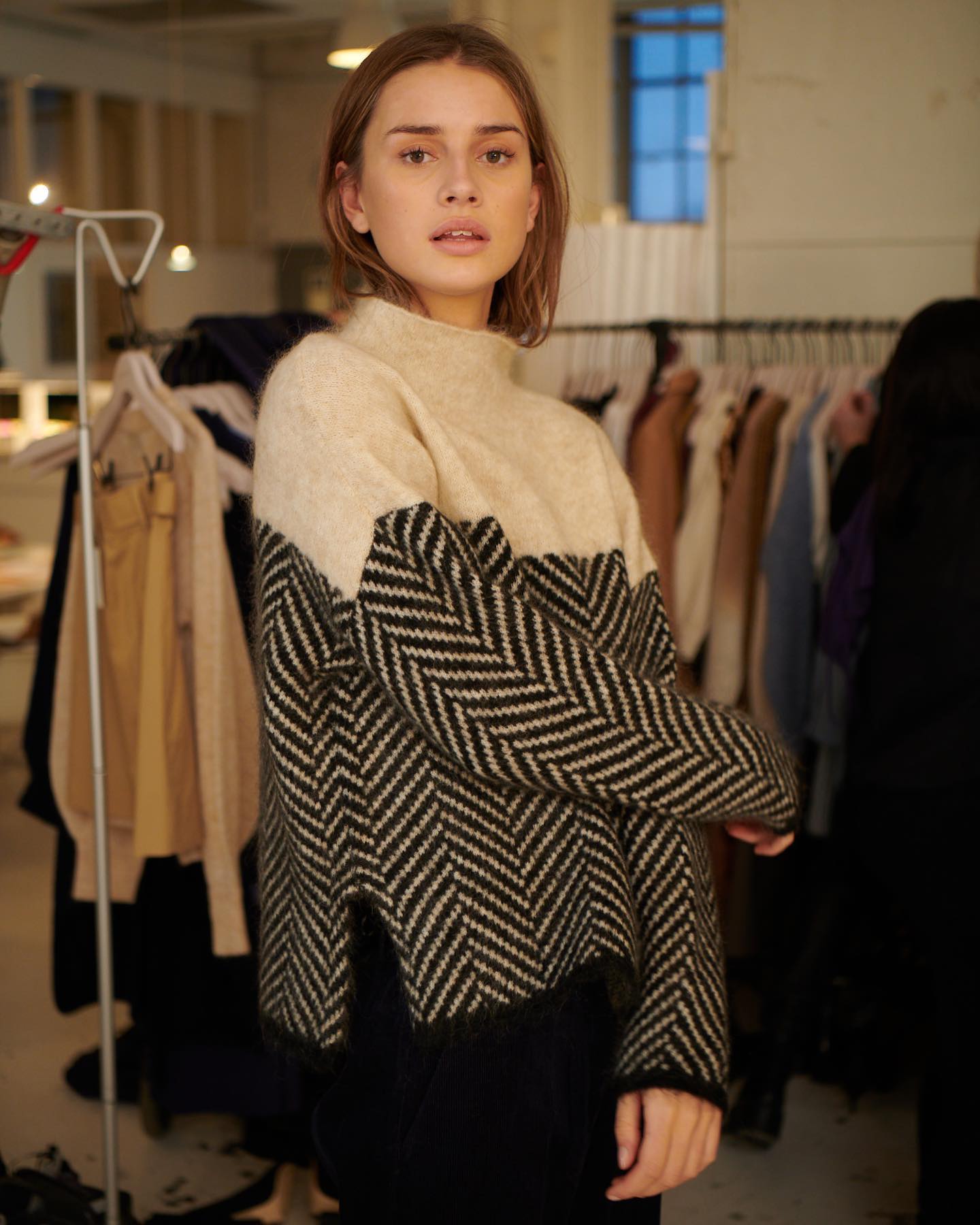 Alicha – Pull à col montant au style doux