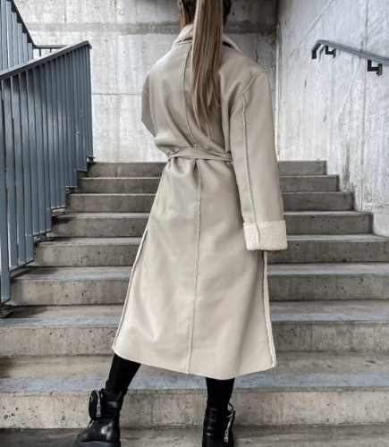 Irina - L’élégance d’un manteau au style moderne