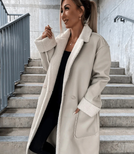 Irina - L’élégance d’un manteau au style moderne