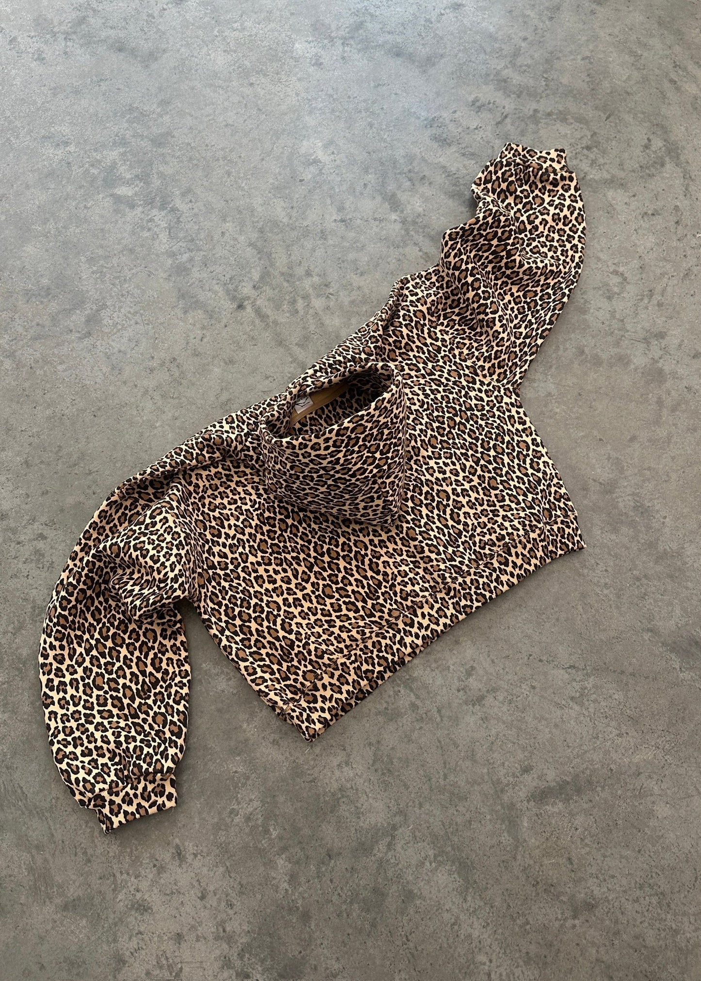 Arelis – Ensemble combinaison et sweat à capuche au motif léopard