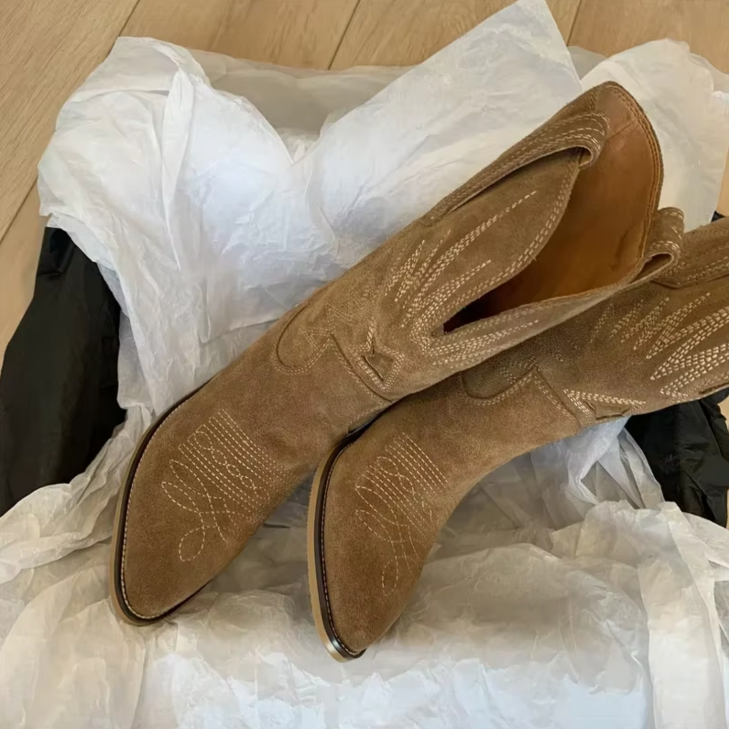 Jailyn – Bottes au style rétro avec détails brodés