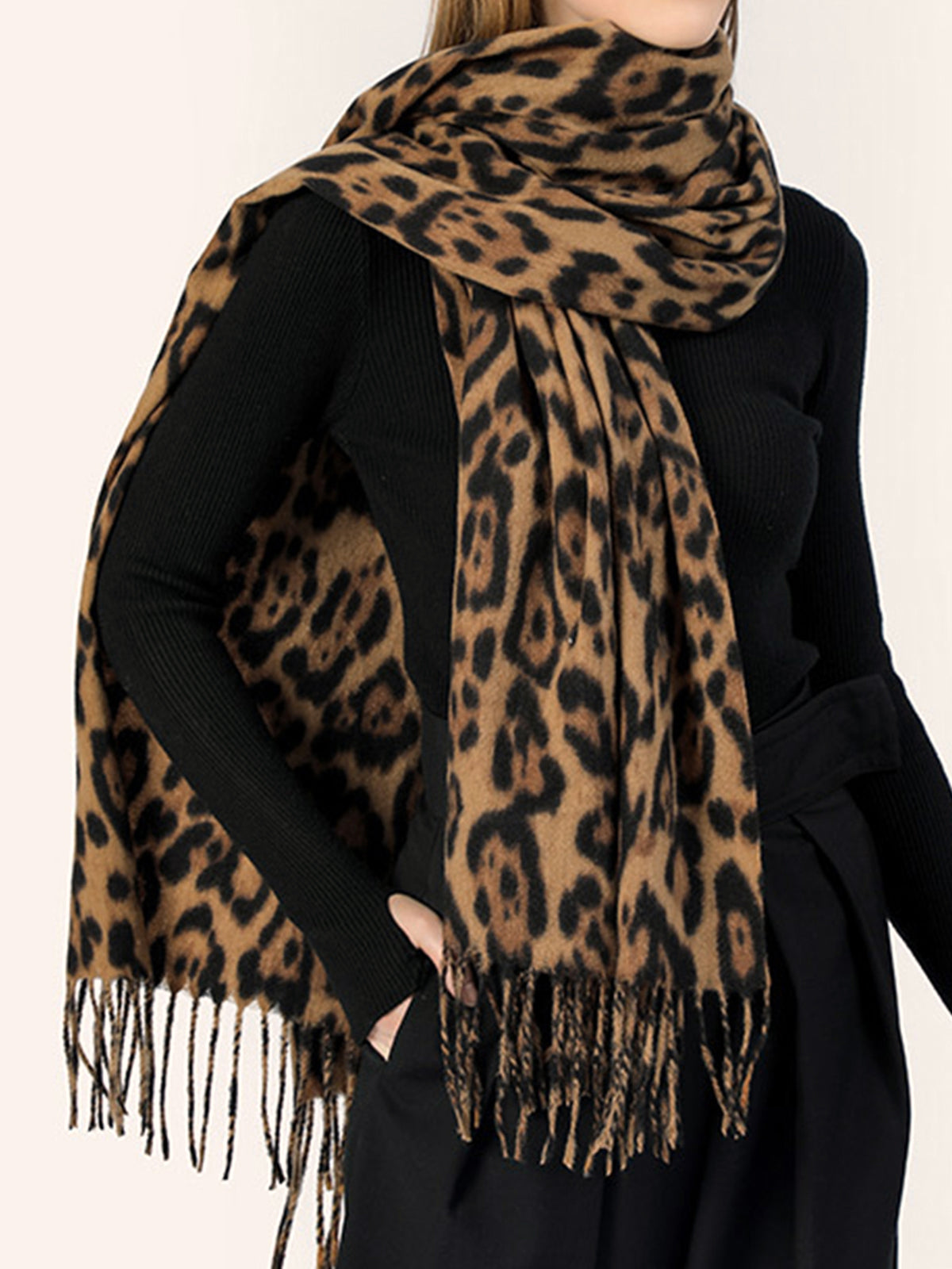 Linsi – Écharpe à franges au motif léopard élégant