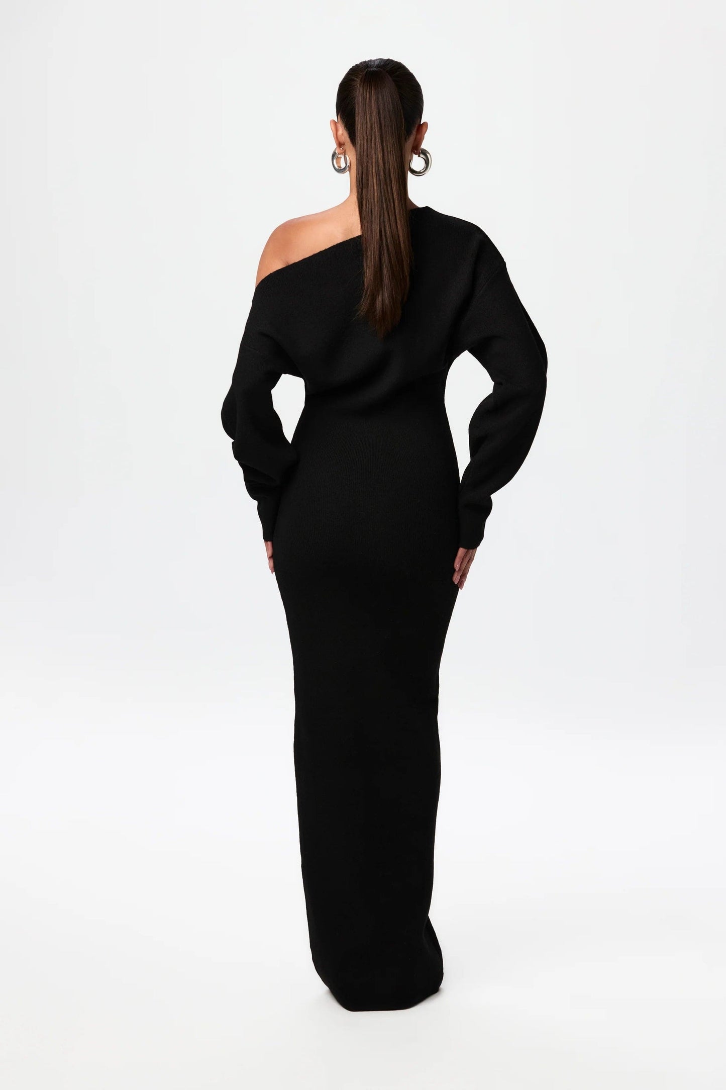 Thais - Robe longue style pull à épaules dénudées