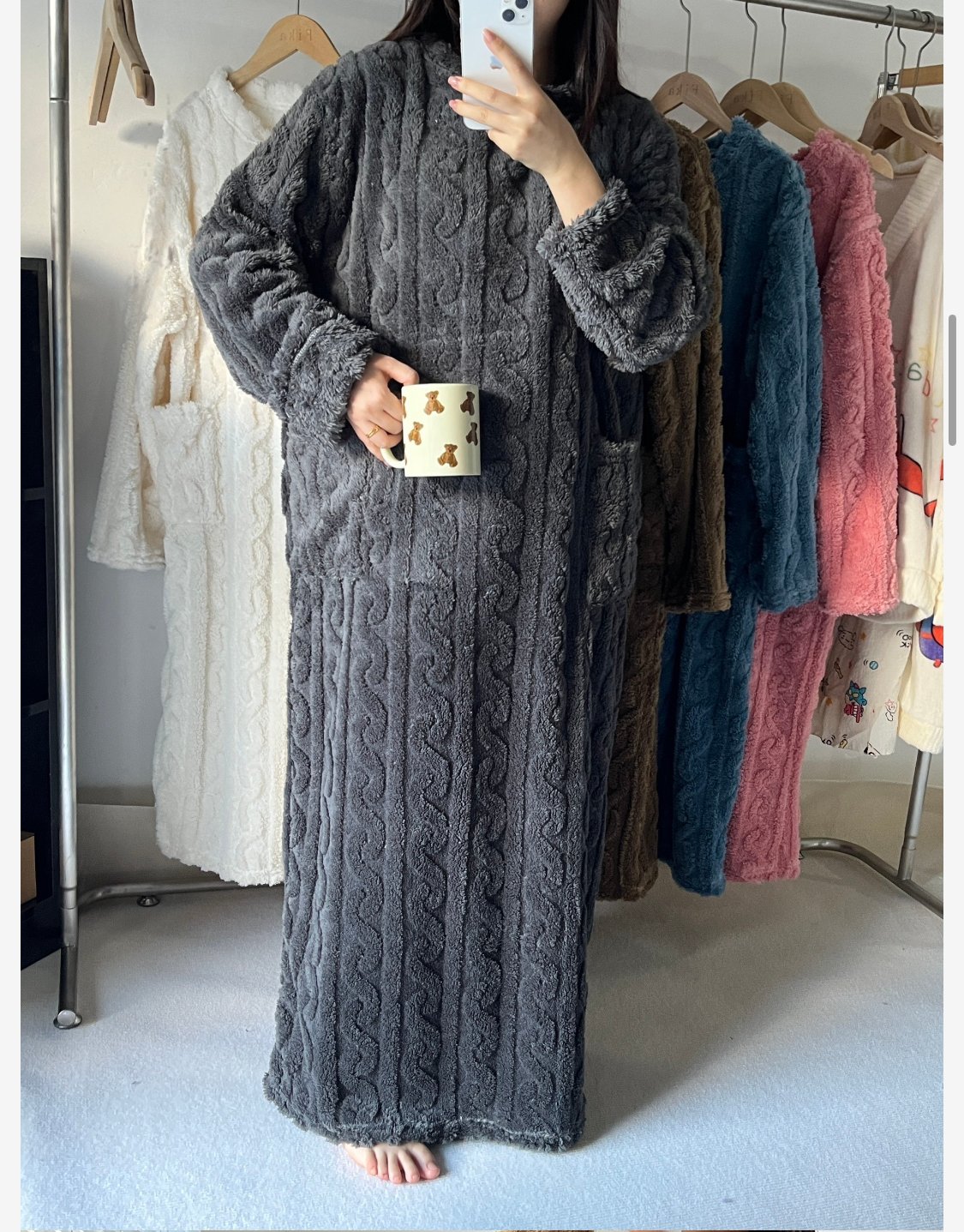 Mercedes - Pyjamas style robe