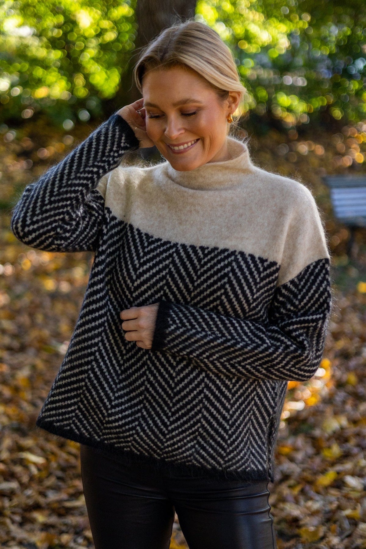 Alicha – Pull à col montant au style doux